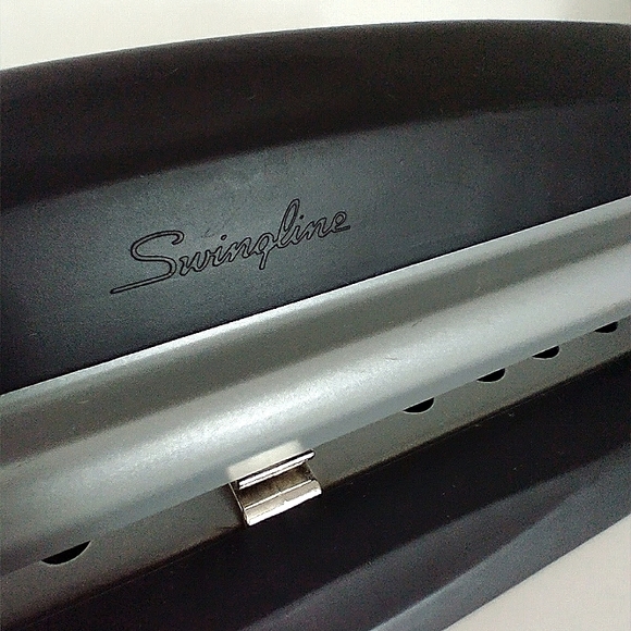 Standard Swingline 3-Hole Punch - Picture 2 of 4